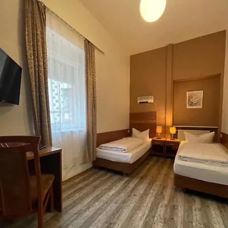 Monte Cristo Hotel